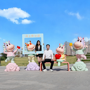 卡通马雕塑马年互动打卡户外商场公园景区春节吉祥物装饰美陈摆件