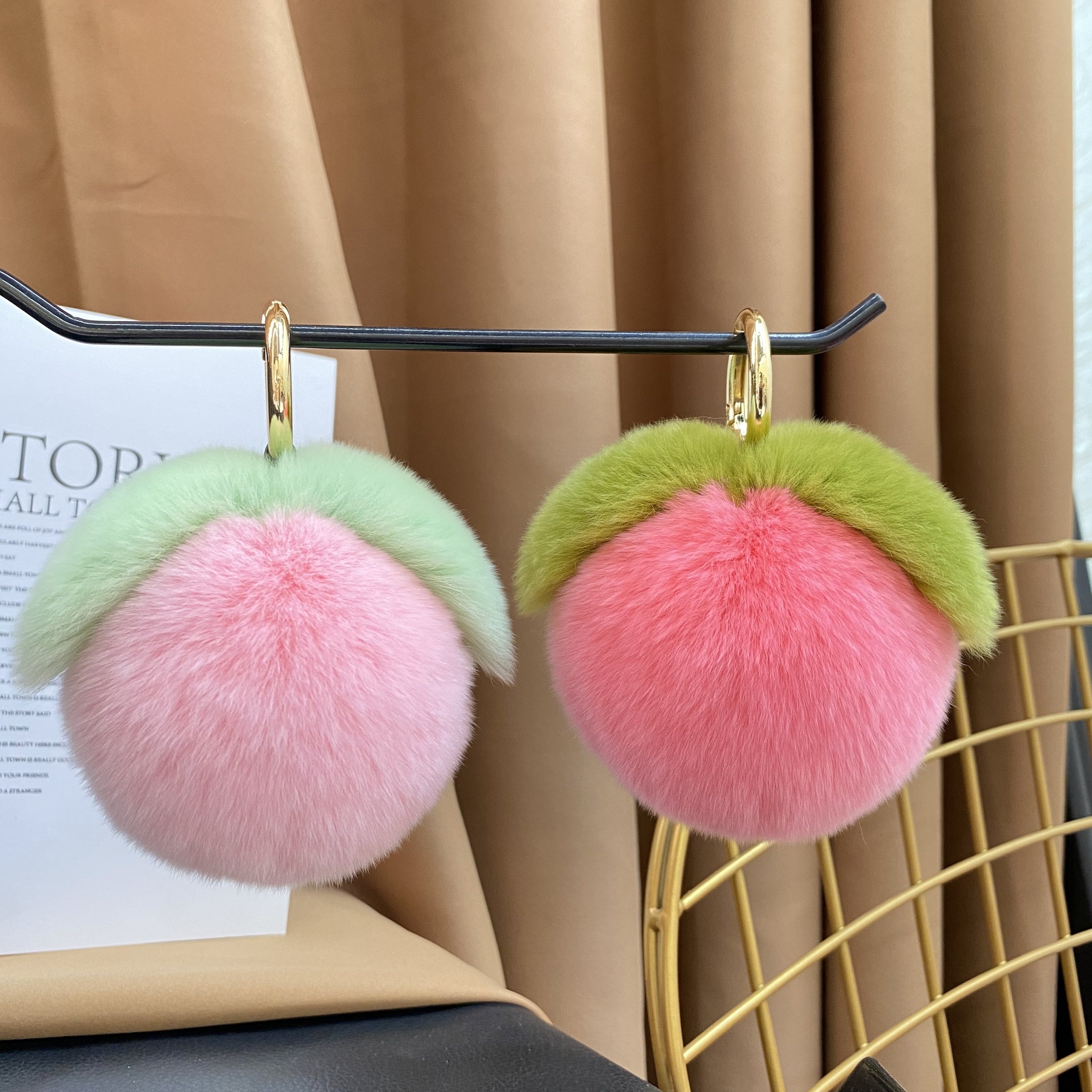 网红獭兔毛水蜜桃挂件包包挂饰ins毛绒玩具汽车钥匙扣小桃子礼物