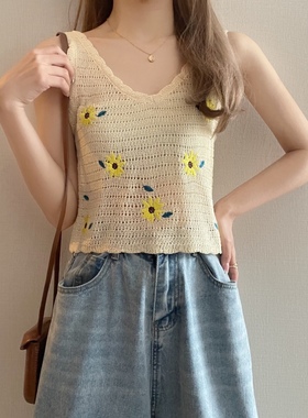 镂空刺绣小吊带夏季小雏菊V领露锁骨薄款小背心女新款短款上衣女