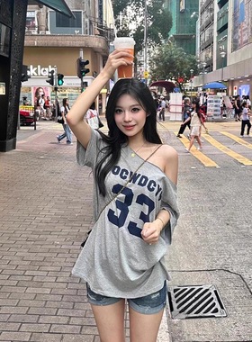 2025夏季美式辣妹斜肩短袖t恤字母设计感小众一字露肩休闲上衣女