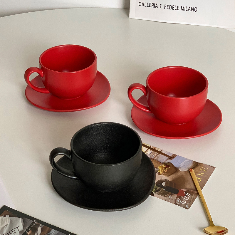 中古小众纯色陶瓷黑红咖啡杯高级感轻奢高颜值咖啡杯碟套装带把手