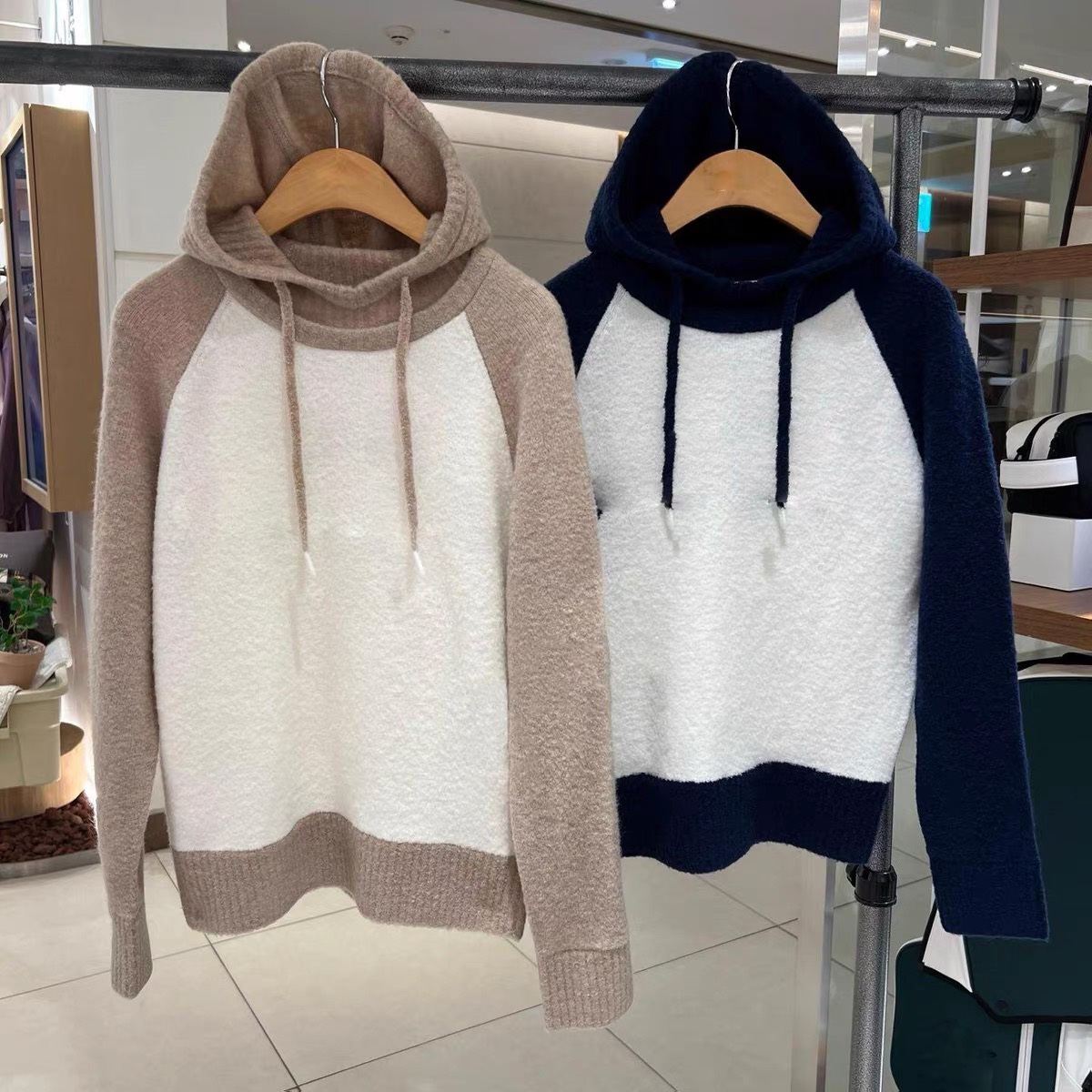 撞色拼接显瘦女装连帽针织毛衣慵懒宽松百搭高尔夫服装防风带里衬