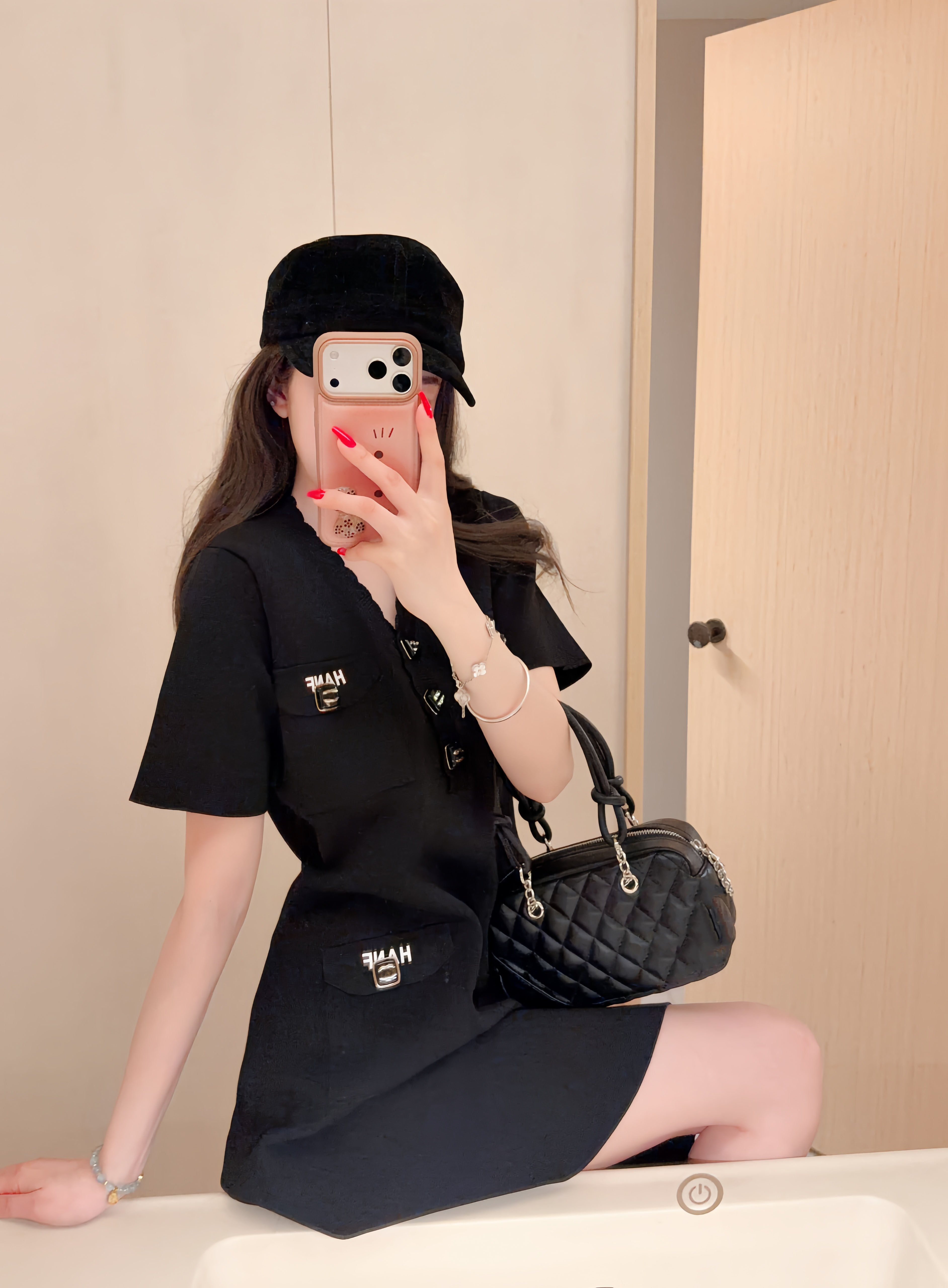 2026春夏新款女装时尚纽扣气质优雅A字裙荷叶边V领短袖针织连衣裙