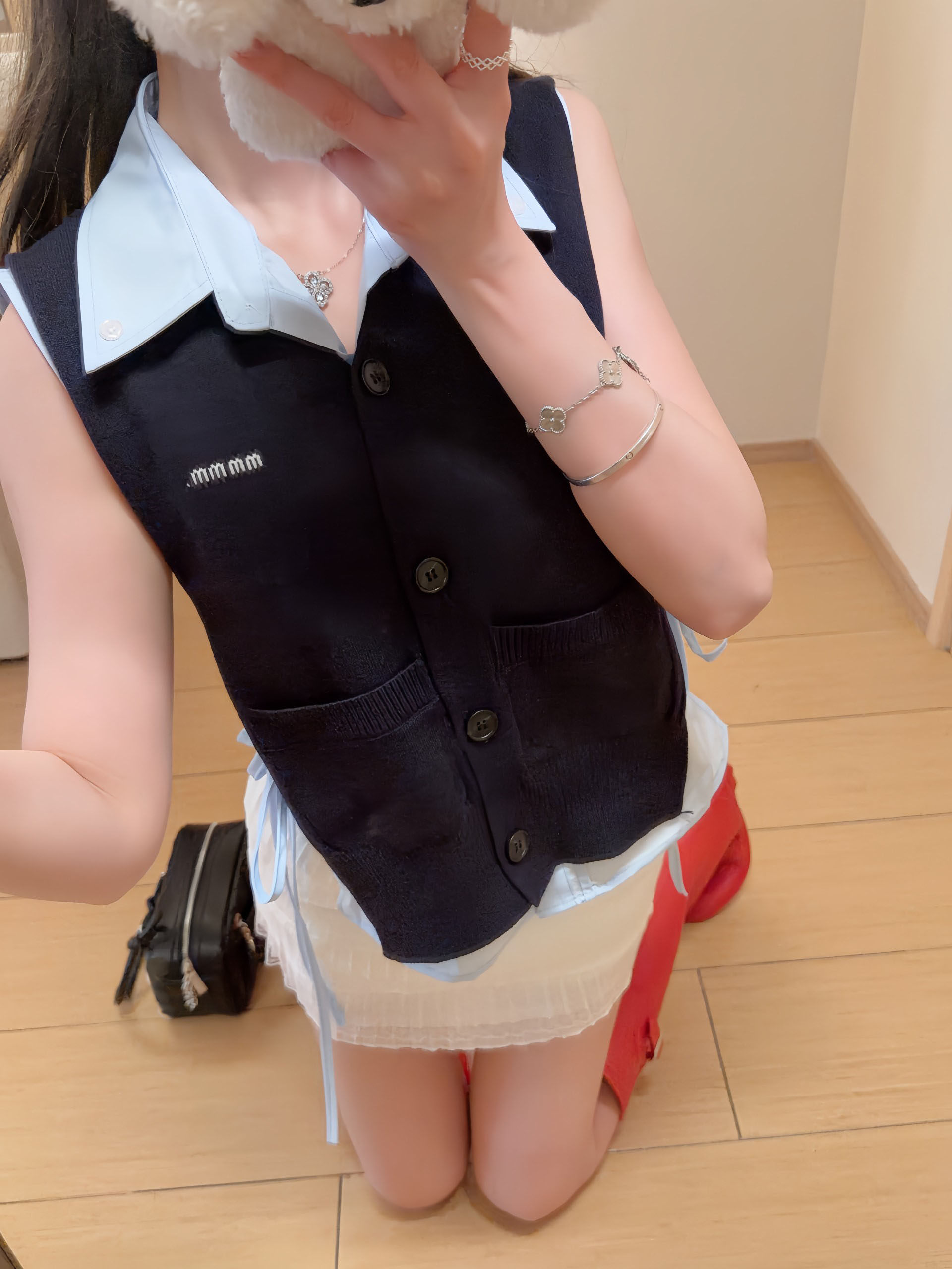 2026Ss春季新款女装时尚复古甜美撞色翻领无袖针织马甲背心两件套