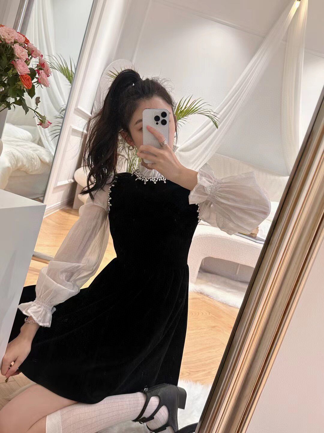 2025早春领口订钻水晶黑白拼色华丽大女主收腰灯笼长袖丝绒连衣裙