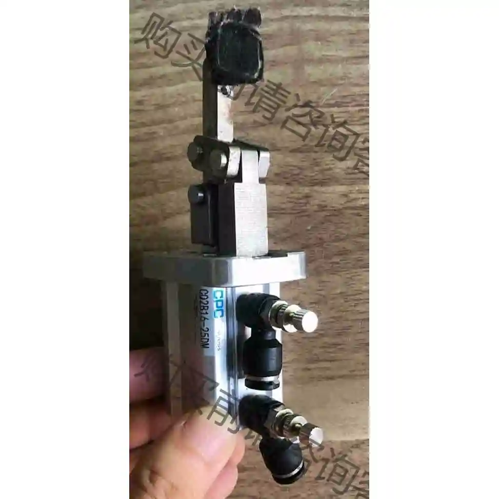 CPC小型气动薄型气缸cq2b16-25dm 带手指按压模块 先议价 拆机货