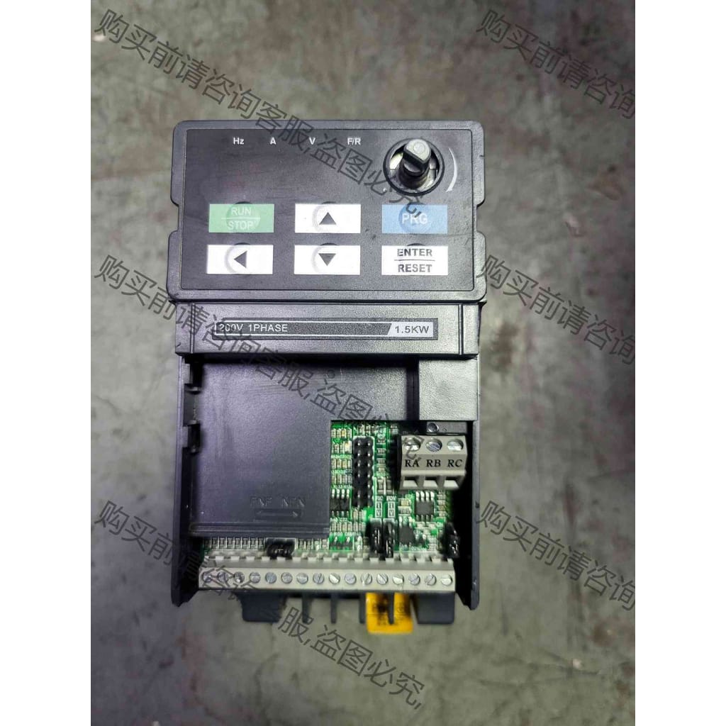 功能正常议价 众辰变频器1.5KW Z2200-1R5G 原装拆机，已上电