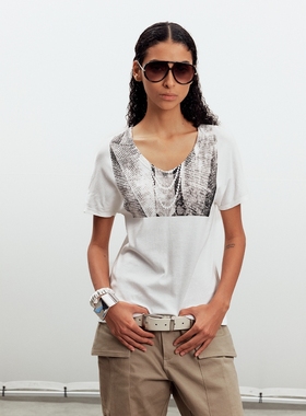 Sound of trio*错位斑驳珠链印花一片式V领T恤