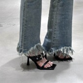 2025年新款 细跟漆皮黑色甜酷帅气凉拖鞋 夏季 方头露趾一字带高跟鞋