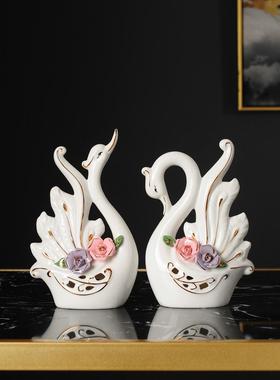 创意陶瓷天鹅小摆件工艺品家居客厅酒柜电视柜玄关装饰品结婚礼物