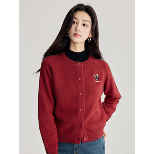 保暖复古开衫毛衣2026秋冬季新款慵懒时尚百搭绣花红色针织衫