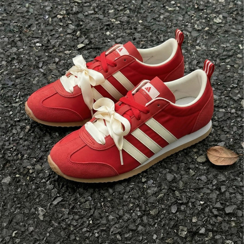 adidas VS JOG 2.0 舒适柔软 耐用 德训鞋 男女同款 红色KH7661
