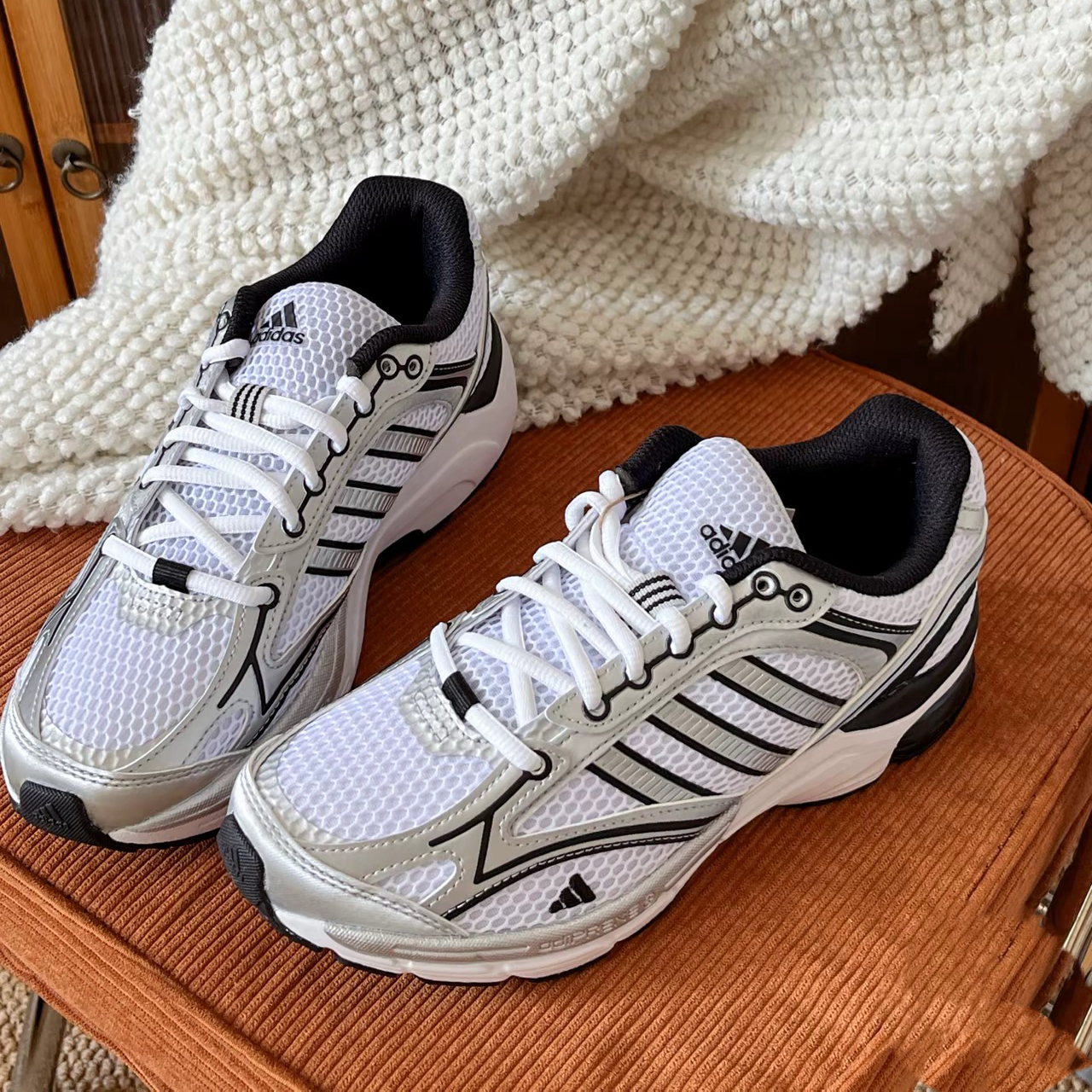 adidas SPIRITAIN 2.0 舒适百搭PU织物合成革轻便透气 低帮IH0274