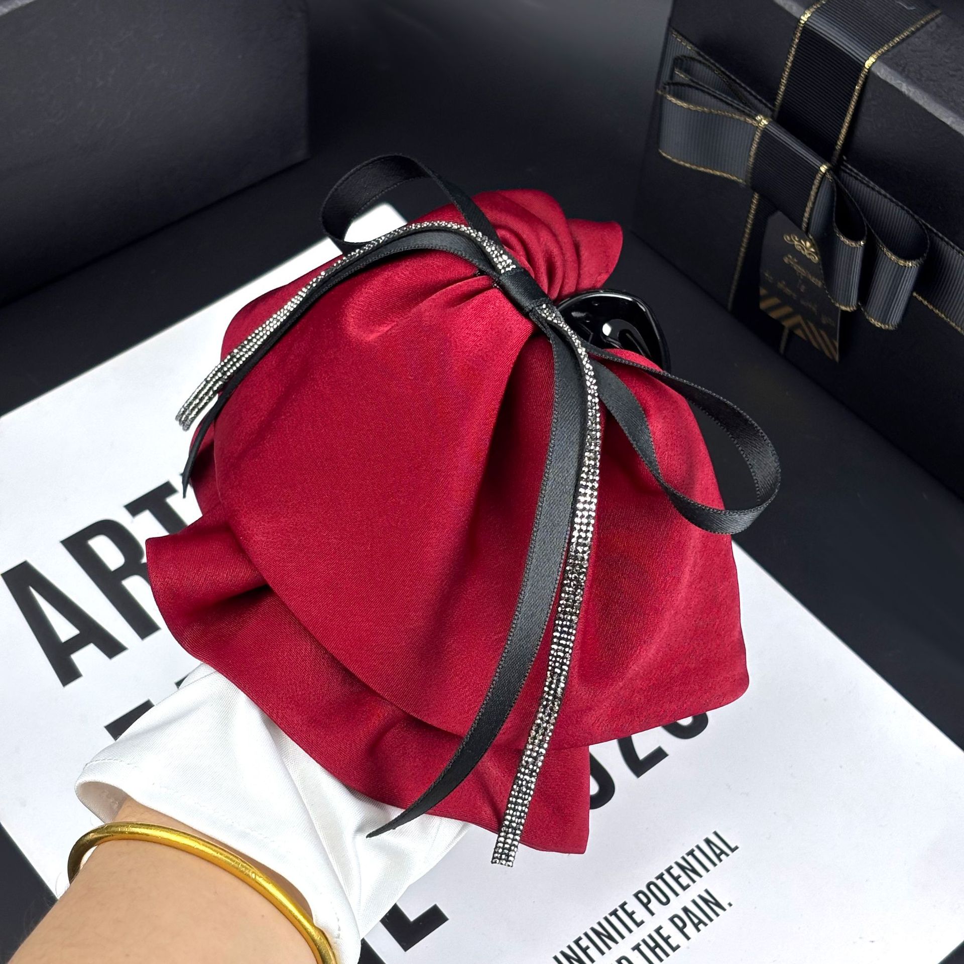 新款简约感缎面蝴蝶结飘带时尚抓夹女后脑勺半扎发鲨鱼夹发卡