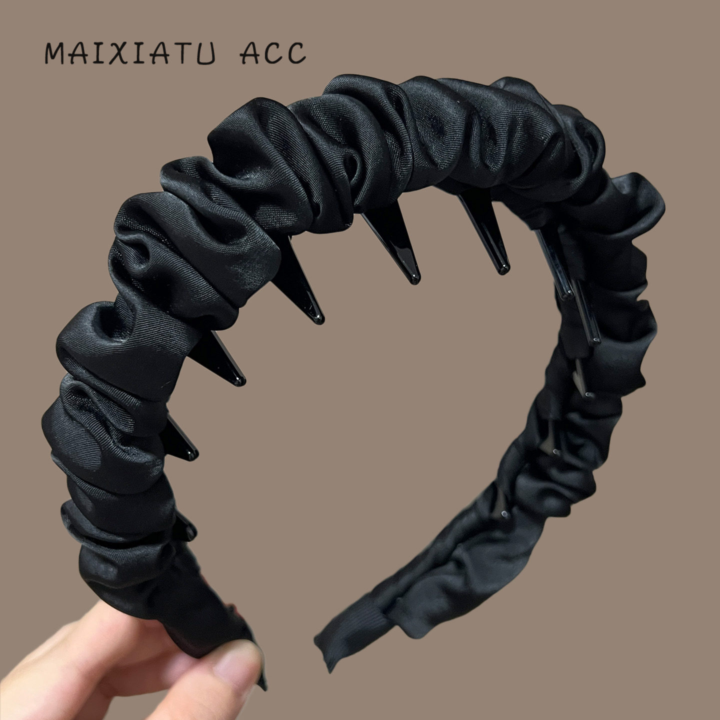 tktk轻奢感缎面褶皱云朵齿梳发箍女百搭纯色高颅顶头箍洗脸压发卡