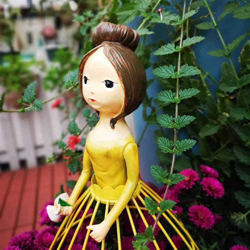 欧式新款铁艺装饰摆件可爱娃娃植物铁线莲爬藤小花架园艺杂货