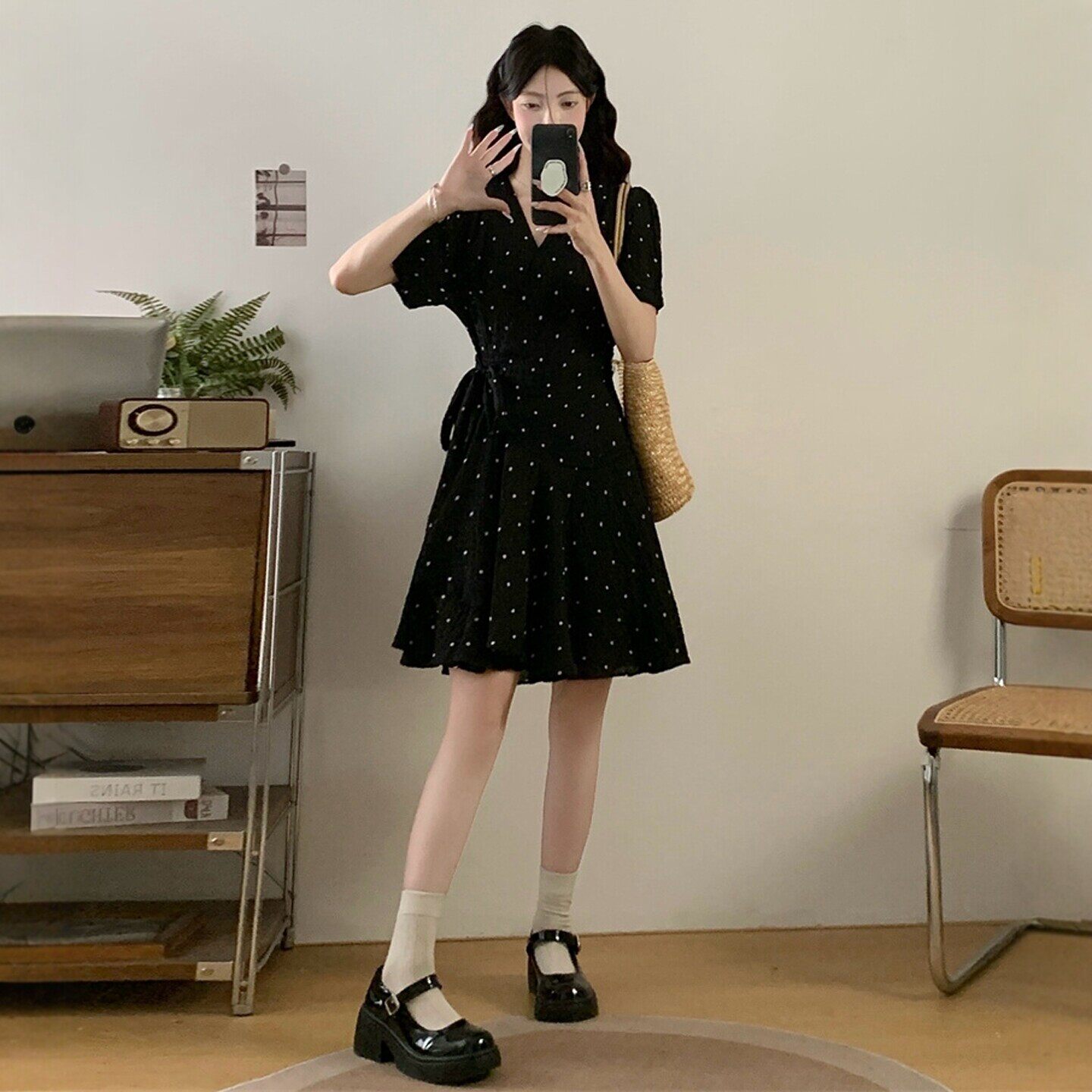 黑色波点V领洋装女夏季20