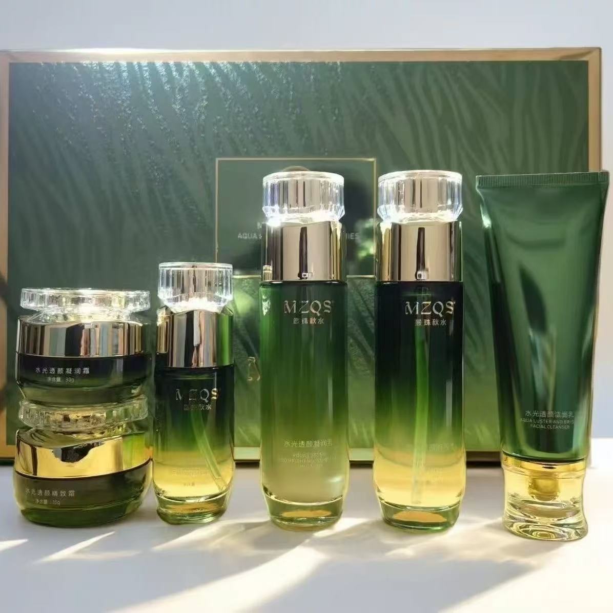 曼珠秋水补水提亮套盒六件套赠送10片面膜