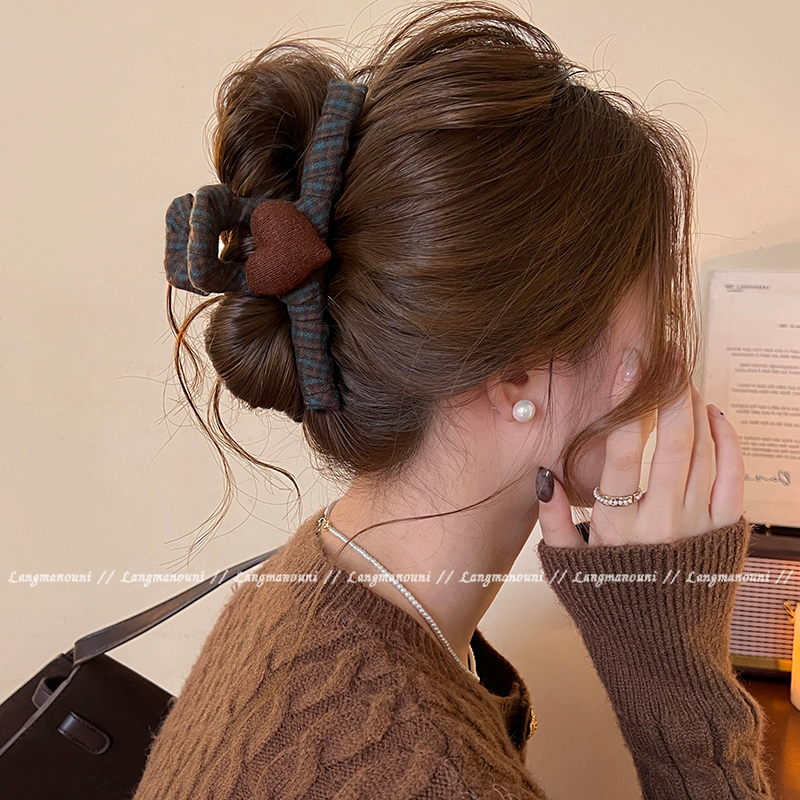 复古格纹爱心抓夹女2025新款高级感鲨鱼夹发量多盘发夹后脑勺发饰