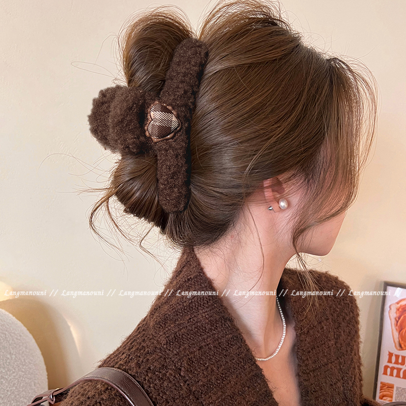 爱心毛绒抓夹女高级感2025新款发量大号发夹后脑勺盘发鲨鱼夹头饰