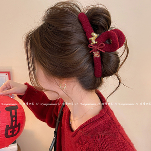 马上来财~毛绒抓夹女新年氛围感发夹2025新款秋冬鲨鱼夹大号发饰