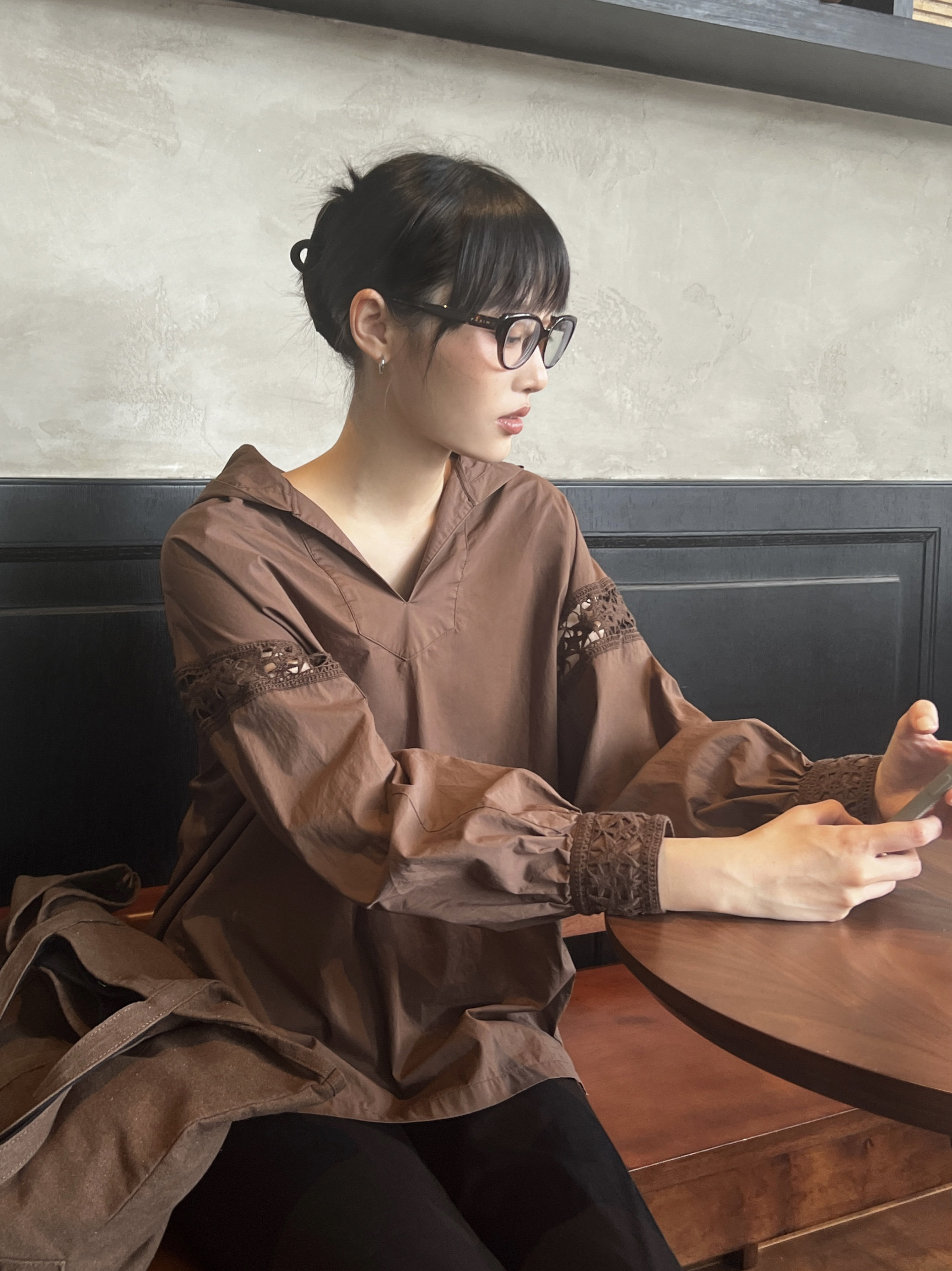 MJY高端女装  春季新款定制面料重工蕾丝拼接V领套头长袖连帽衫女