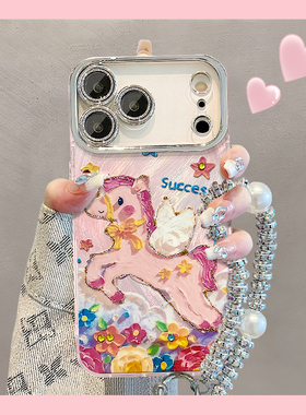 适用苹果17promax手机壳秋冬新女款16promax羽纱油画小马手链iPhone1413超火15plus全包镜头膜12小众高级感11