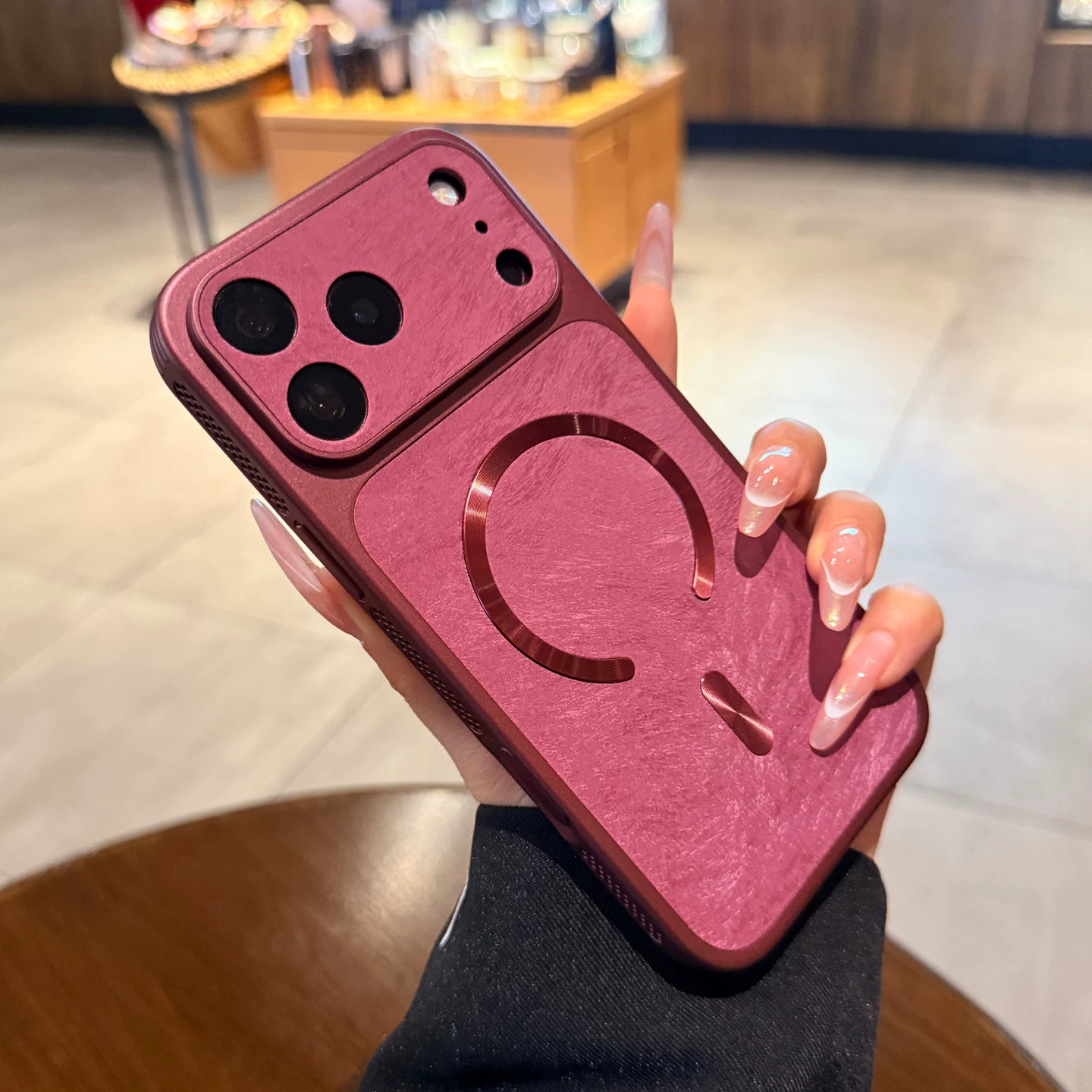 高级感丝绒布皮纹适用iphone18pro手机壳苹果18promax磁吸17新款勃艮第酒红16pro大视窗15防摔14PM保护套情侣