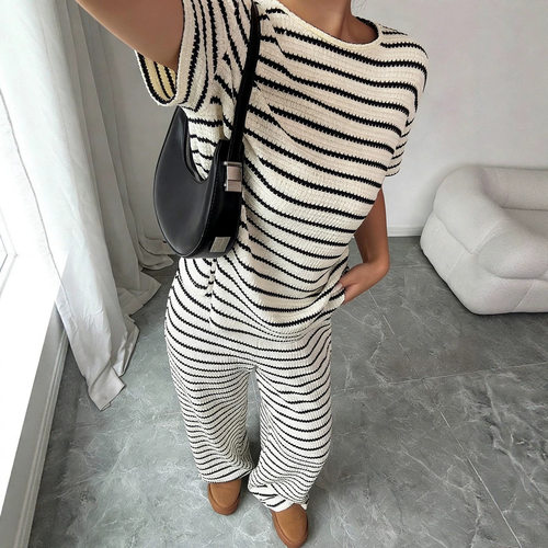 性感条纹撞色圆T长裤套装Stripe contrasting round T pants set