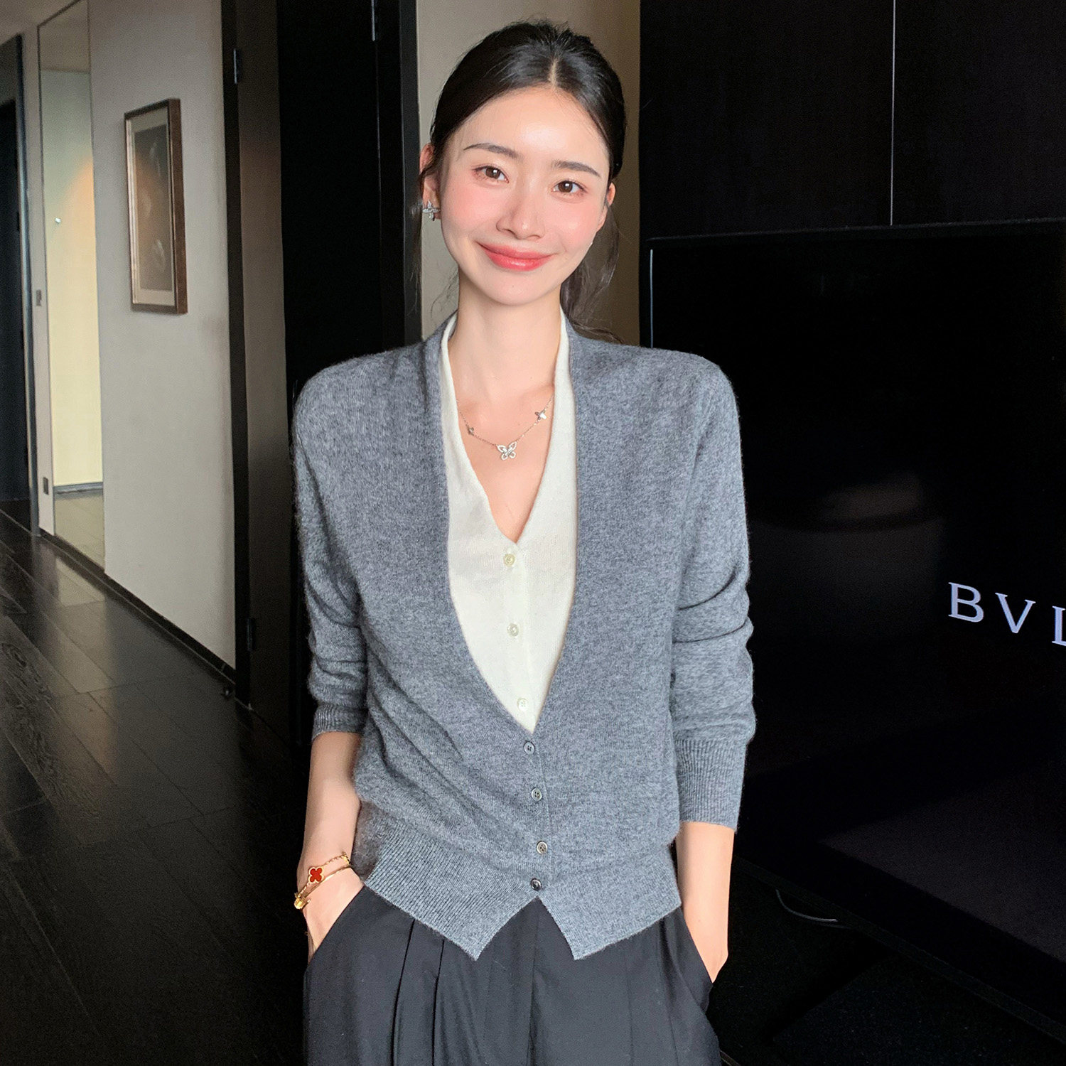 v领假两件羊绒针织开衫女秋冬宽松高端显瘦毛衣外穿保暖羊毛外套