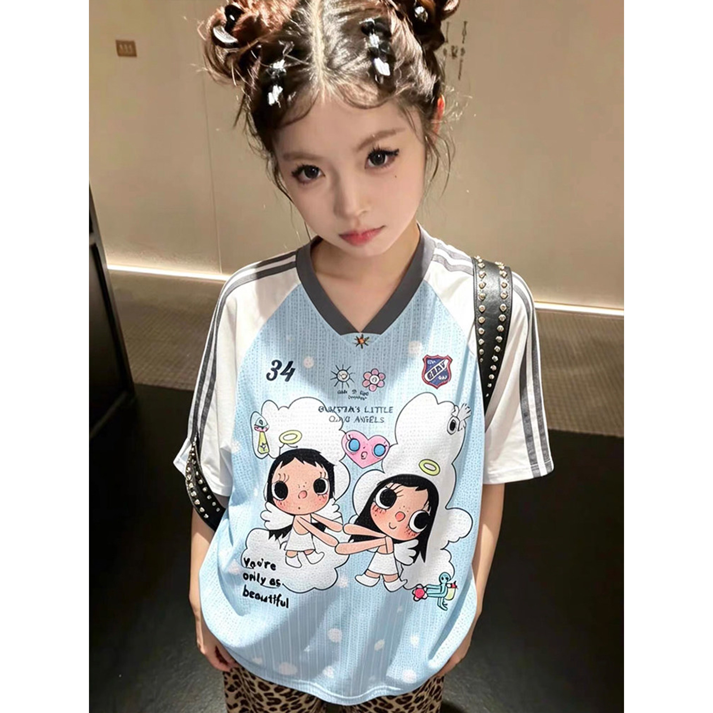 韩系动漫网眼V领撞色短袖T恤女