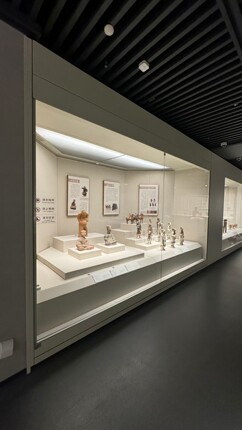 博物馆展柜高密度板包亚麻布展台展示柜托台展板座垫木制T台板