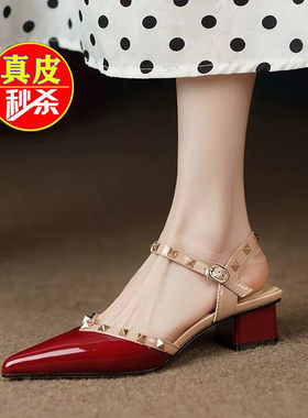 意尔康真皮铆钉尖头后空凉鞋女