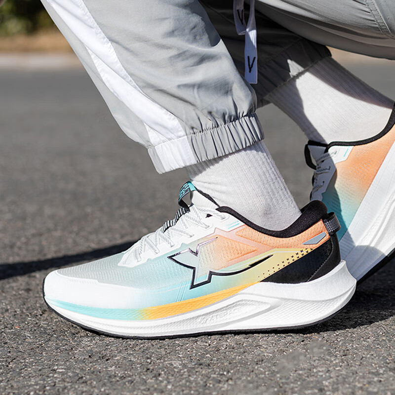 特步坦程2.0lite跑步鞋男鞋