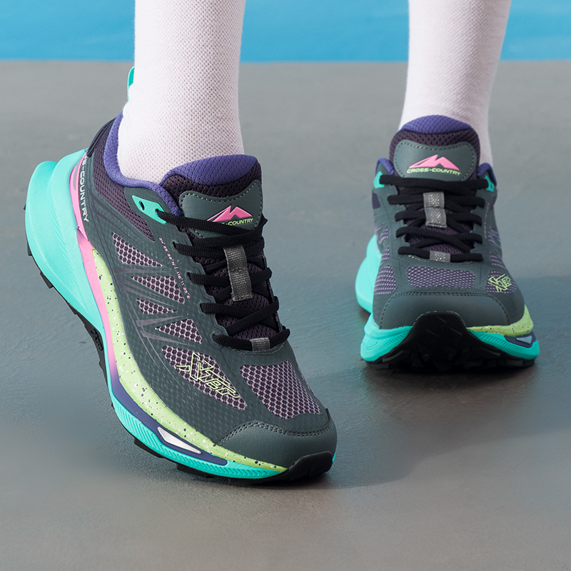 特步山猫跑步鞋女鞋轻便休闲鞋子