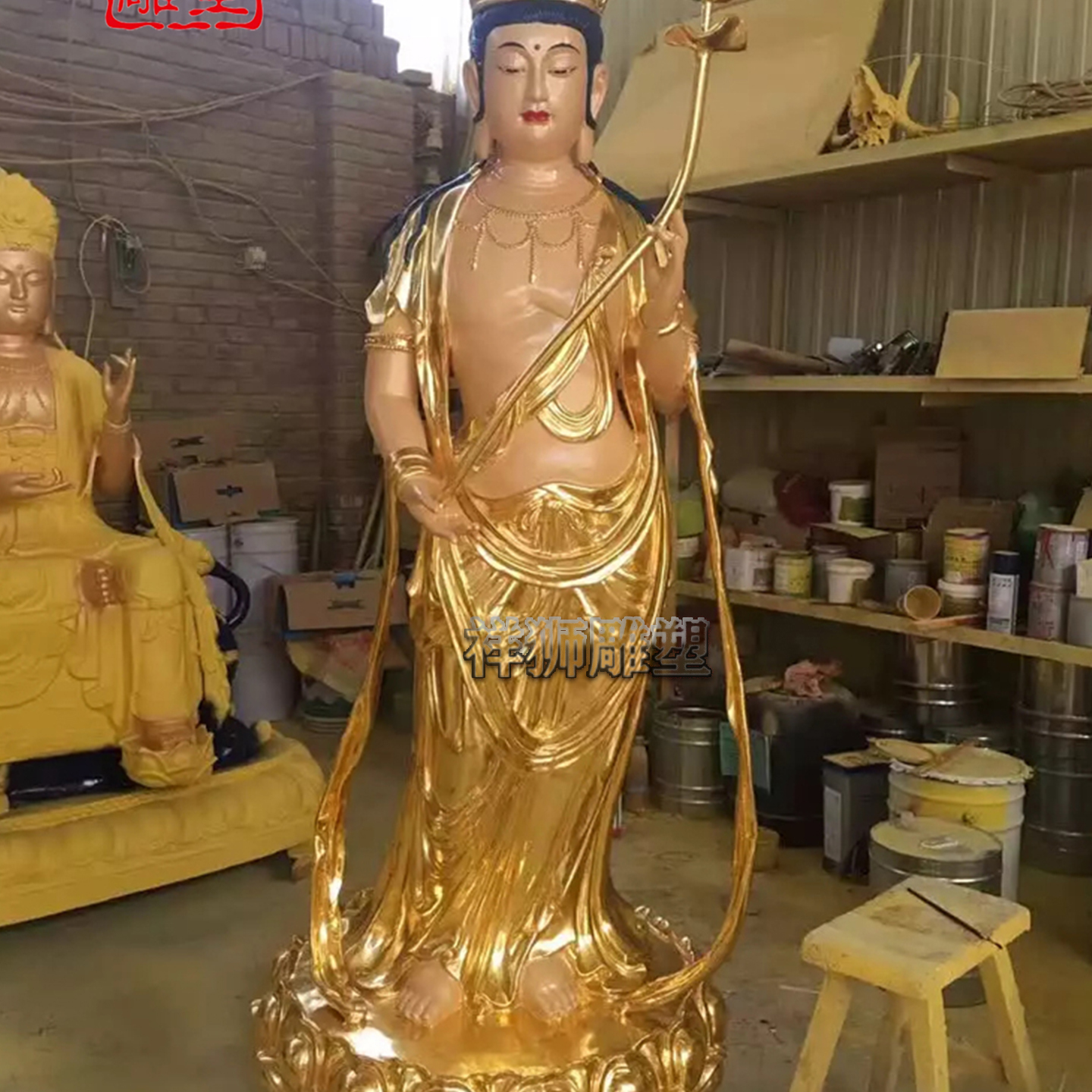 祥狮雕塑黄铜贴金东方三圣佛像