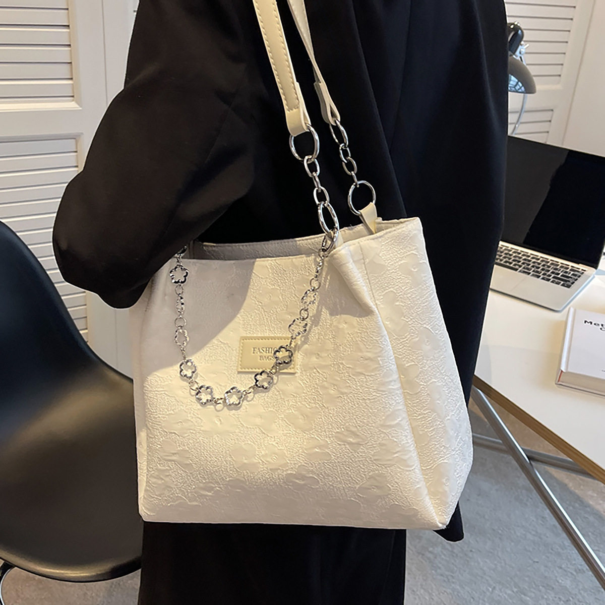 包包通勤大容量新款百搭时尚链条手提女包休闲腋下单肩托特包bags