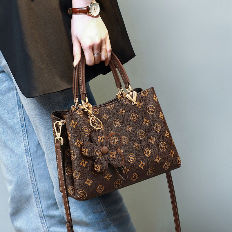 复古老花高级感女包2026 新款棕色手提包日常通勤大容量斜挎包