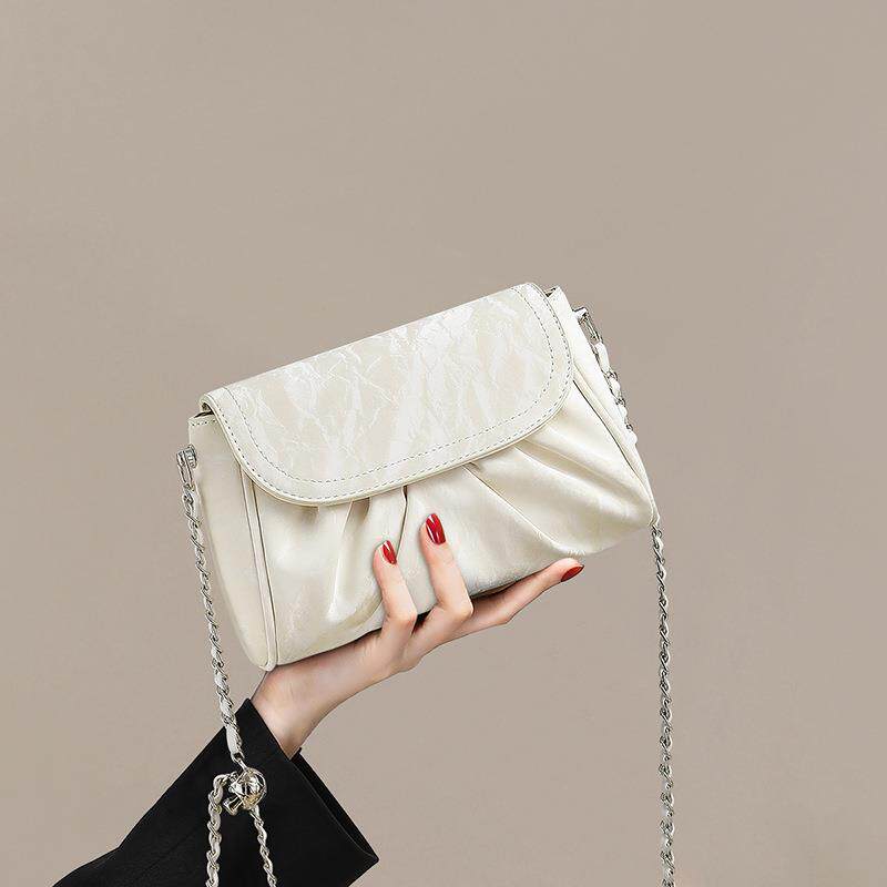 单肩包包女款爆款2026新款斜挎包通勤女包云朵包出门随身小包白色