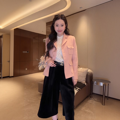 大李plus“温柔樱花粉小香西装”羊毛混纺粗花呢金扣外套SD609243