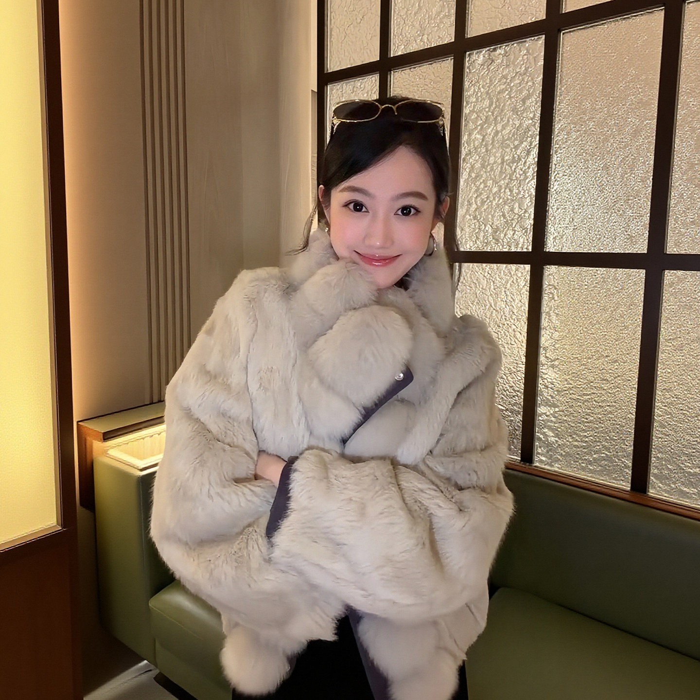 大李plus“两穿派克服可脱卸超厚狐狸毛领兔毛气质大衣-SD608236