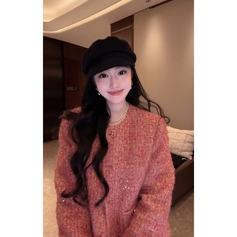 大李plus“石榴红新年年服95鹅绒”羊毛小香风羽绒服-D5SS7340