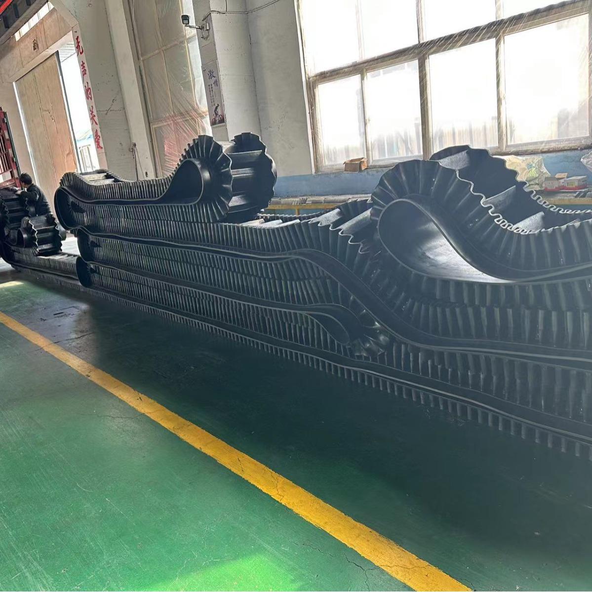 青岛挡边输送带带宽1200大倾角0-90°波纹挡边输送带厂家