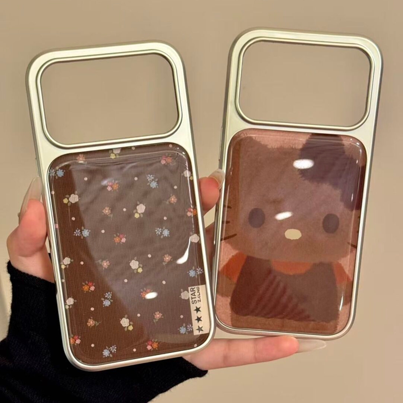 秋日ins棕底满屏碎花背带KT猫适用苹果17promax新款iPhone16promax手机壳17小众少女13可爱15Pro卡通14保护套