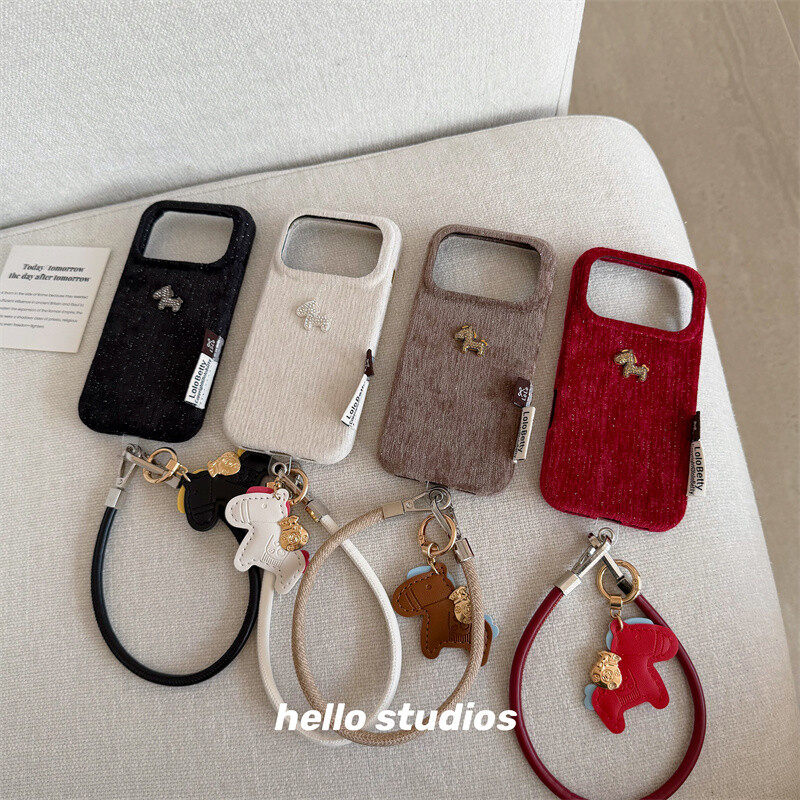 新年绒布满钻立体小马手拎绳适用苹果17promax新款iPhone16promax手机壳17卡通15Pro简约高级13情侣14P保护套,3C数码配件,手机保护套/壳,淘宝优惠券,粉丝福利购,淘宝优惠卷