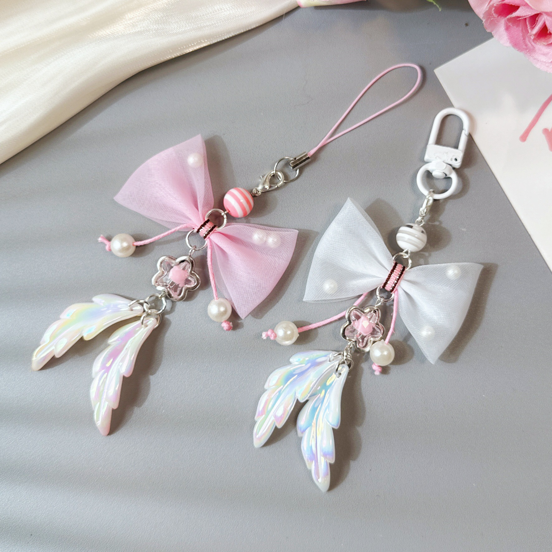 原创新品挂珠网纱羽毛蝴蝶结包包挂饰珍珠钥匙扣手机挂件精美