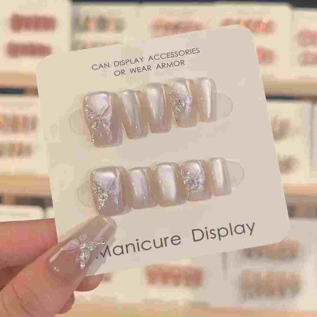 【上春山】穿戴甲蝴蝶猫眼高级感小众显白手工光疗穿戴美甲贴新款