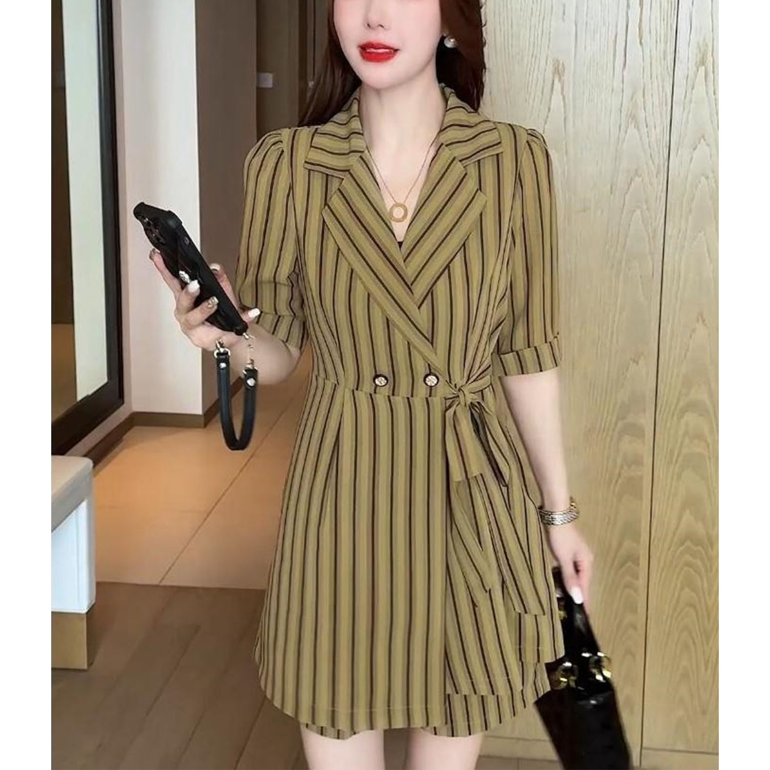 显瘦印花条纹上衣短裤两件套