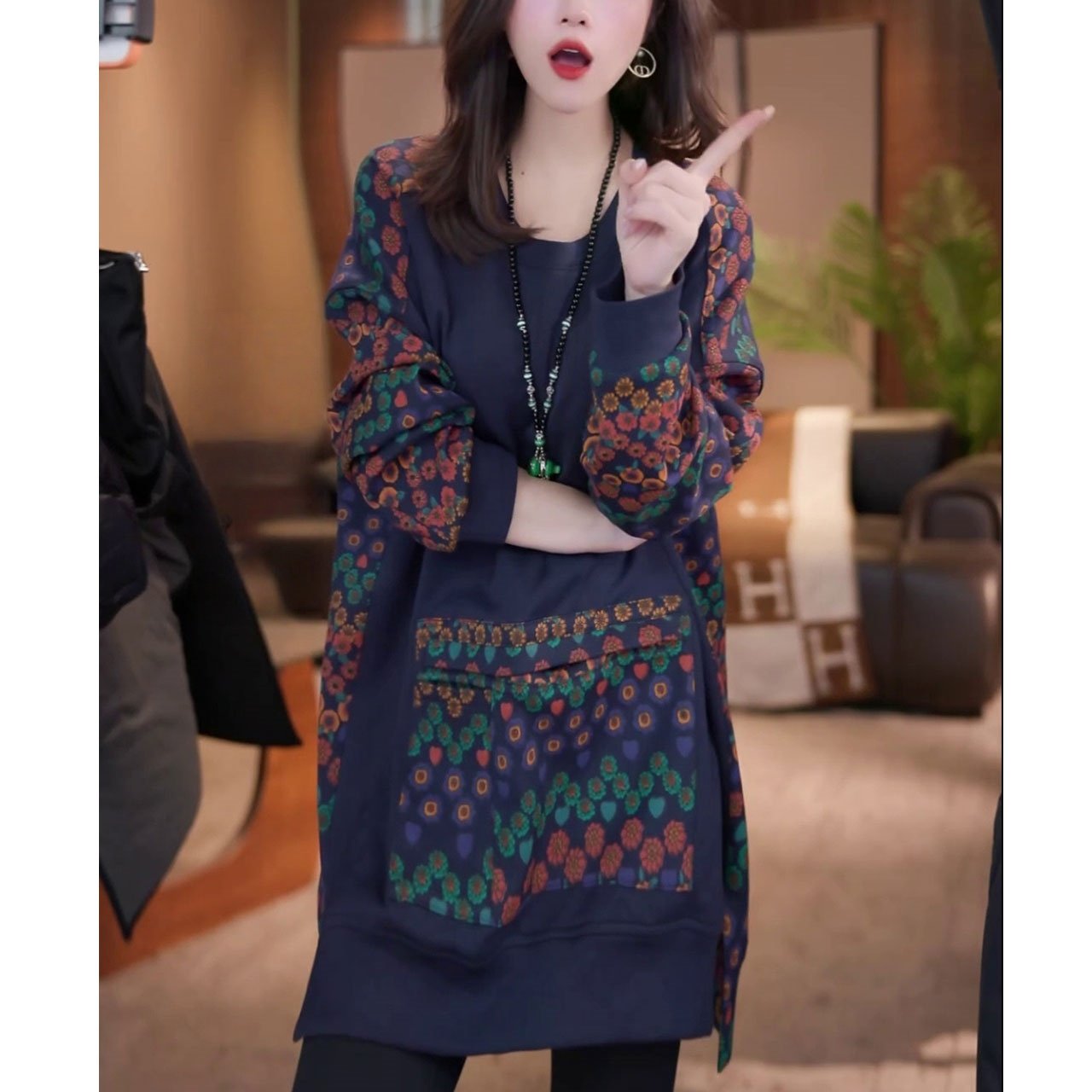 2025秋冬季新款洋气设计感印花打底衫宽松加绒加厚显瘦T恤上衣女