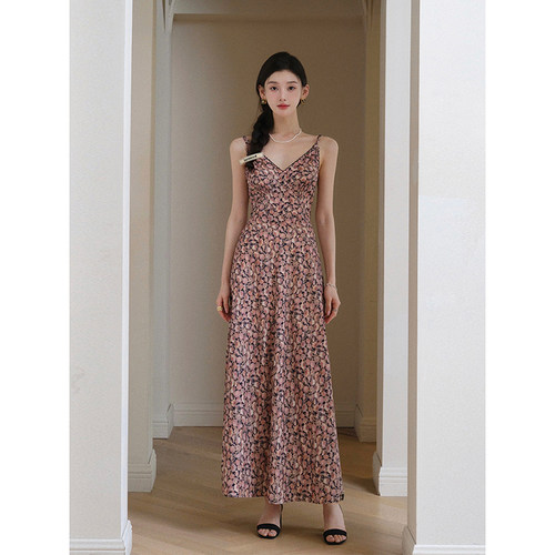 且可ChillCozy 塞纳花房 长款收腰醋酸混纺V领吊带碎花连衣裙女夏
